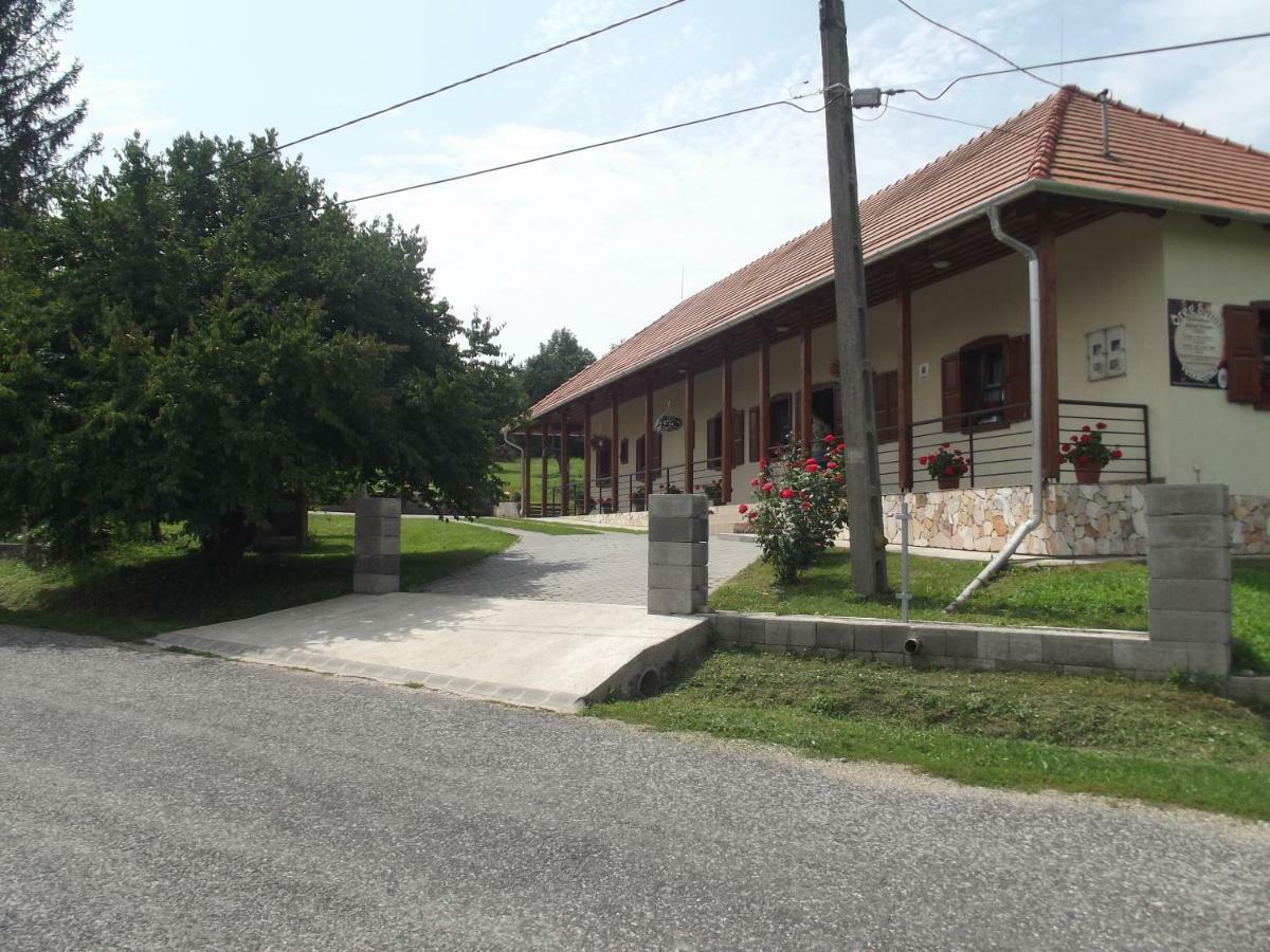 Öreg Somfa Vendégház Uppony Exterior foto